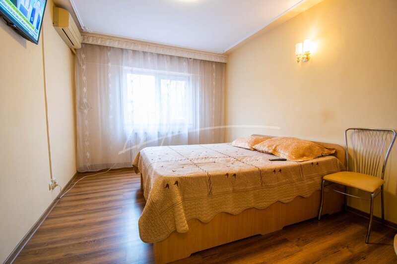 Stefanestii de Jos, 3 camere 70 mp,2 bai,centrala proprie,etaj 1/2,Comision 0%