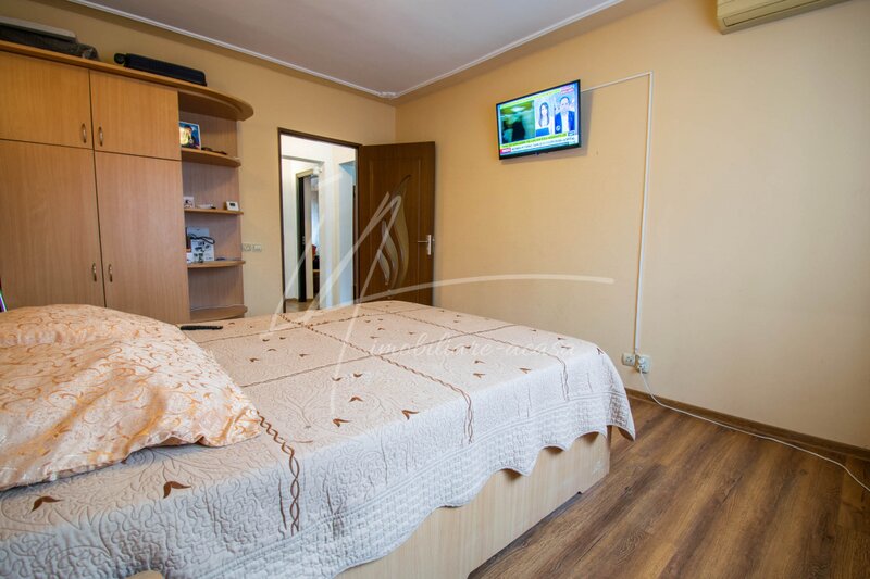 Stefanestii de Jos, 3 camere 70 mp,2 bai,centrala proprie,etaj 1/2,Comision 0%