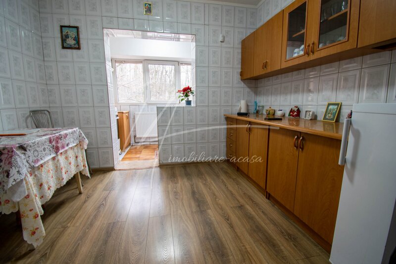 Stefanestii de Jos, 3 camere 70 mp,2 bai,centrala proprie,etaj 1/2,Comision 0%