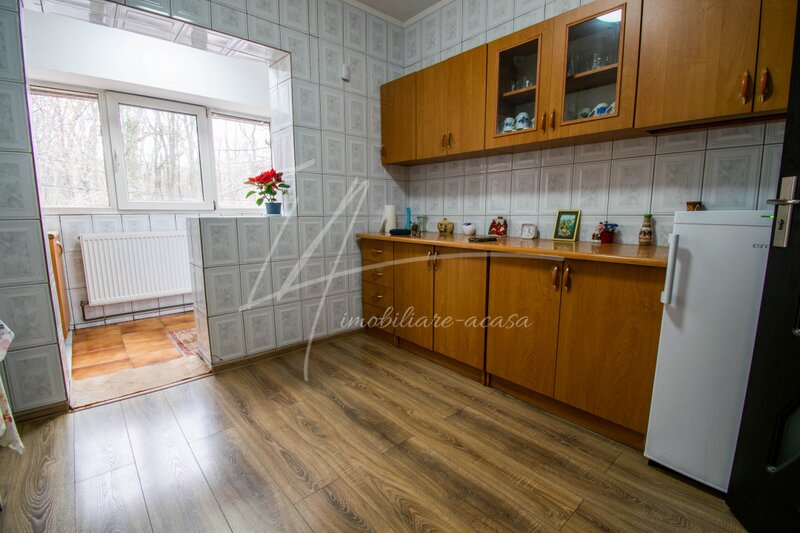 Stefanestii de Jos, 3 camere 70 mp,2 bai,centrala proprie,etaj 1/2,Comision 0%